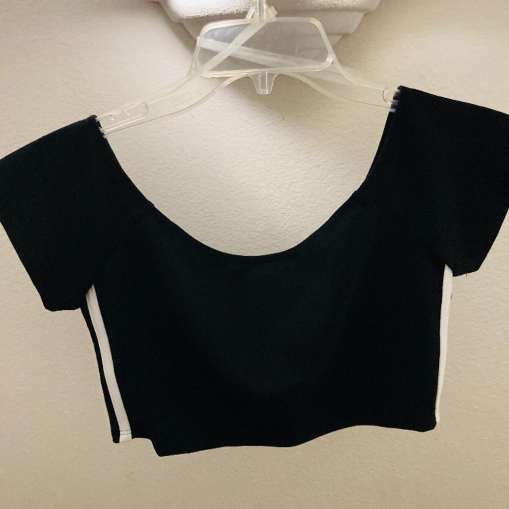 Fashion Nova - Women’s Crop Top. Size 1X. (runs small)